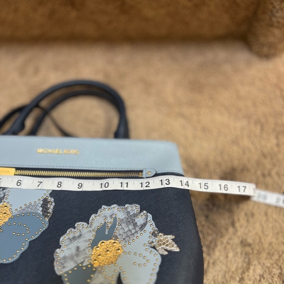 Michael Kors Hailee Navy Floral Medium Satchel NWT - Picture 7 of 9